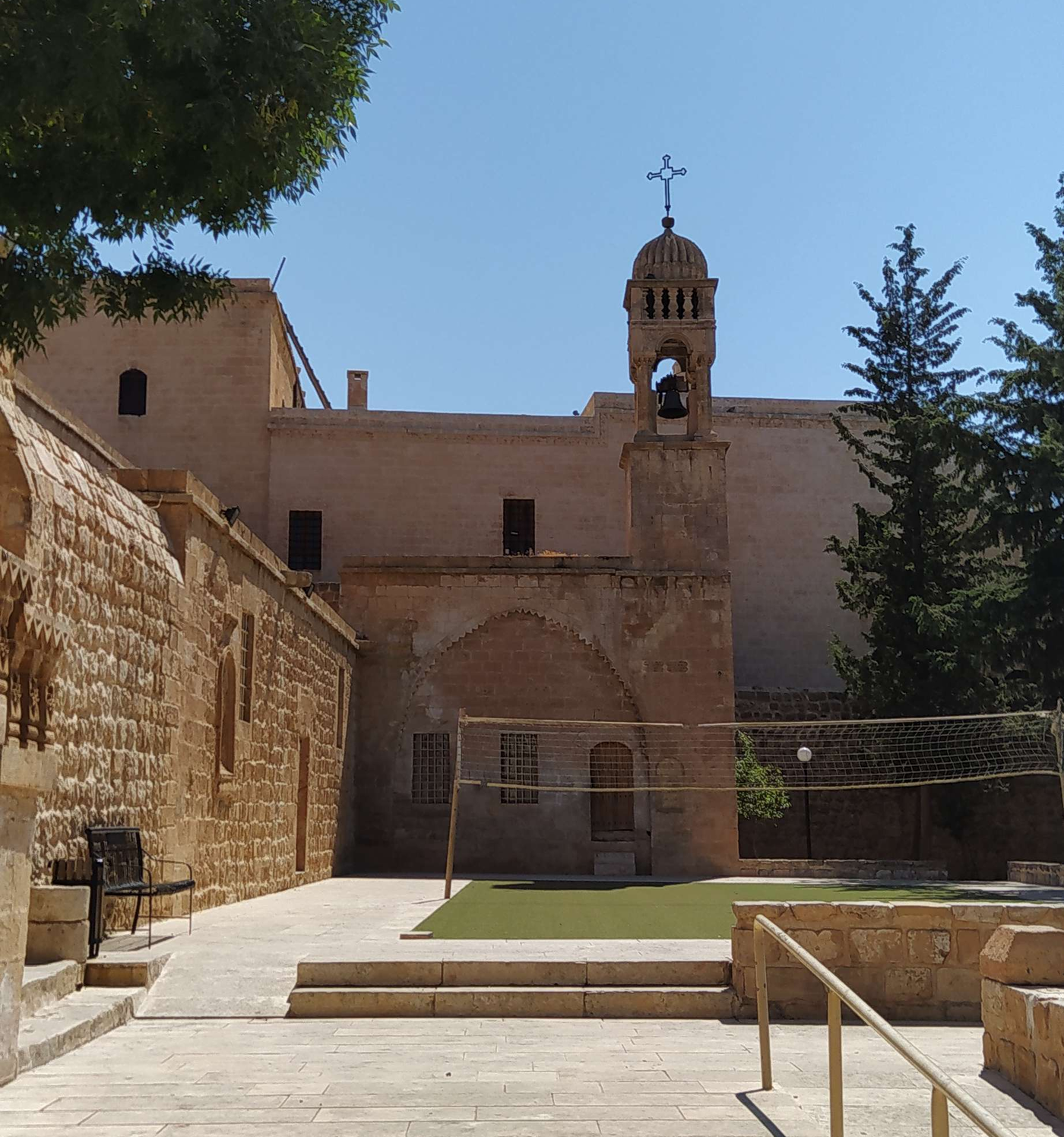 Kırklar Kilisesi (Mor Behnam), Mardin — konaktan 6 dk yürüme