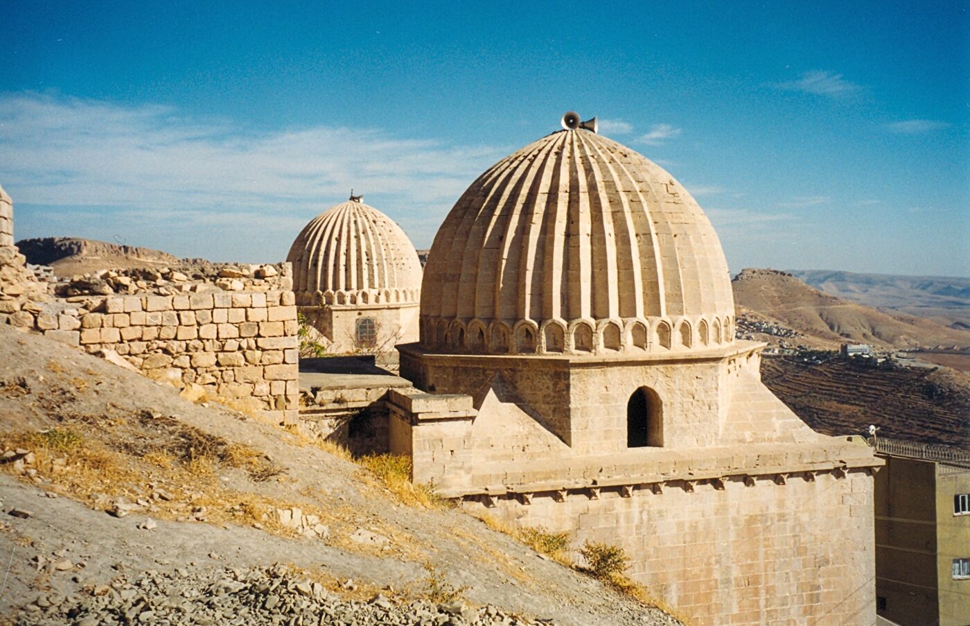 Zinciriye (Sultan İsa) Medresesi, Mardin — konaktan 8 dk yürüme