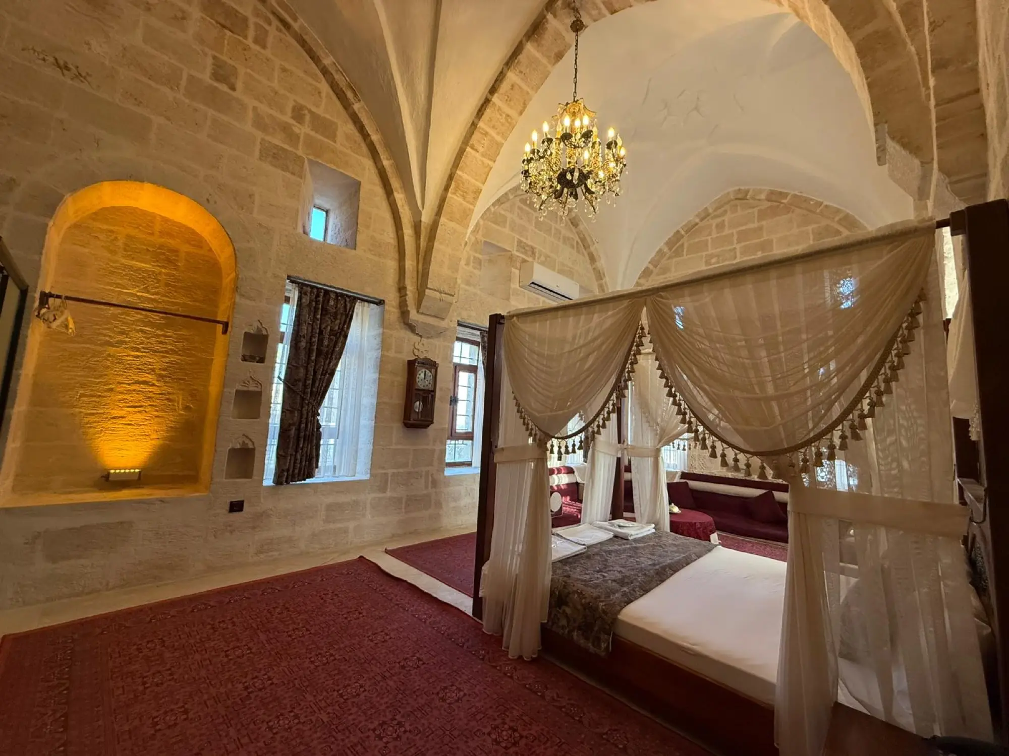 Helen Olimpos Konağı’ndan bir kare — Mardin butik taş konak (16)