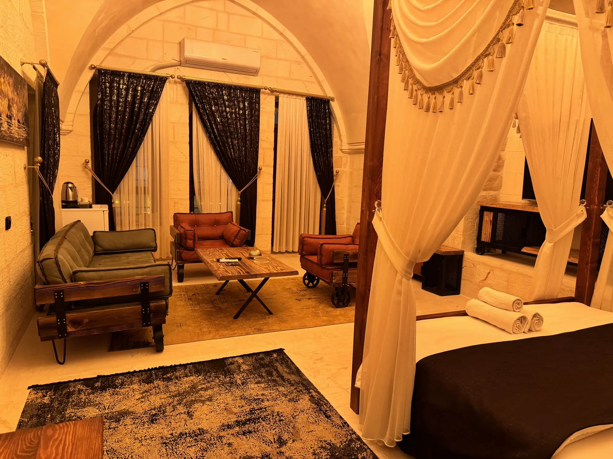 Helen Olimpos Konağı’ndan bir kare — Mardin butik taş konak (41)